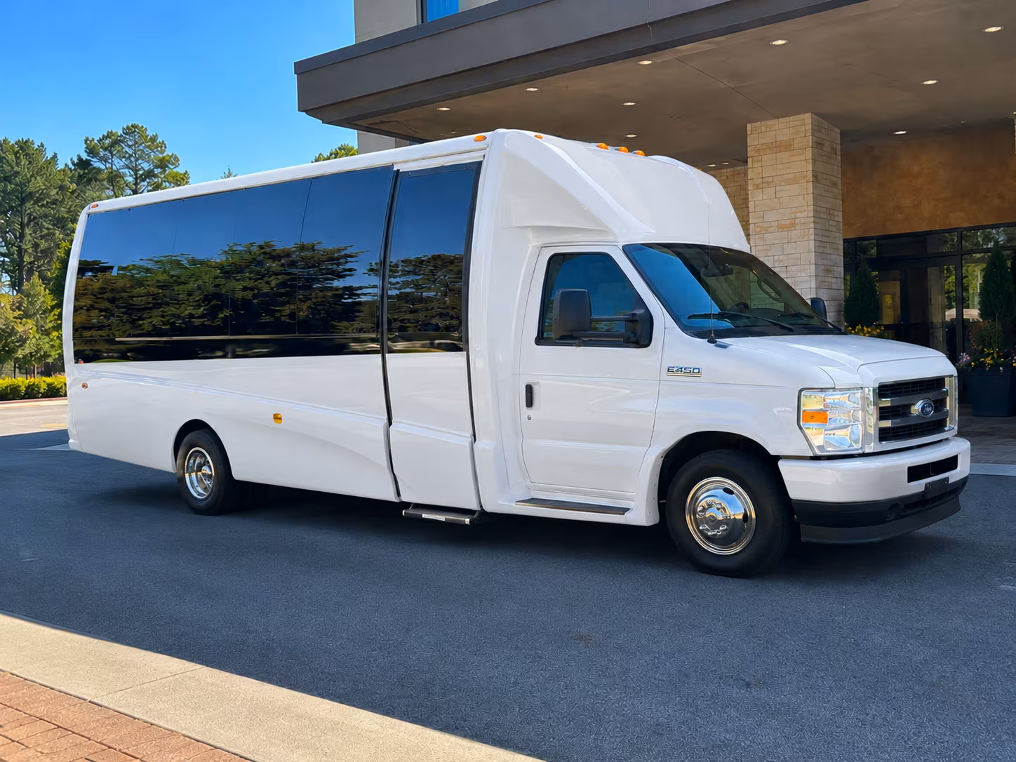 party buses for pullman bar crawls and live music nights on grand avenue