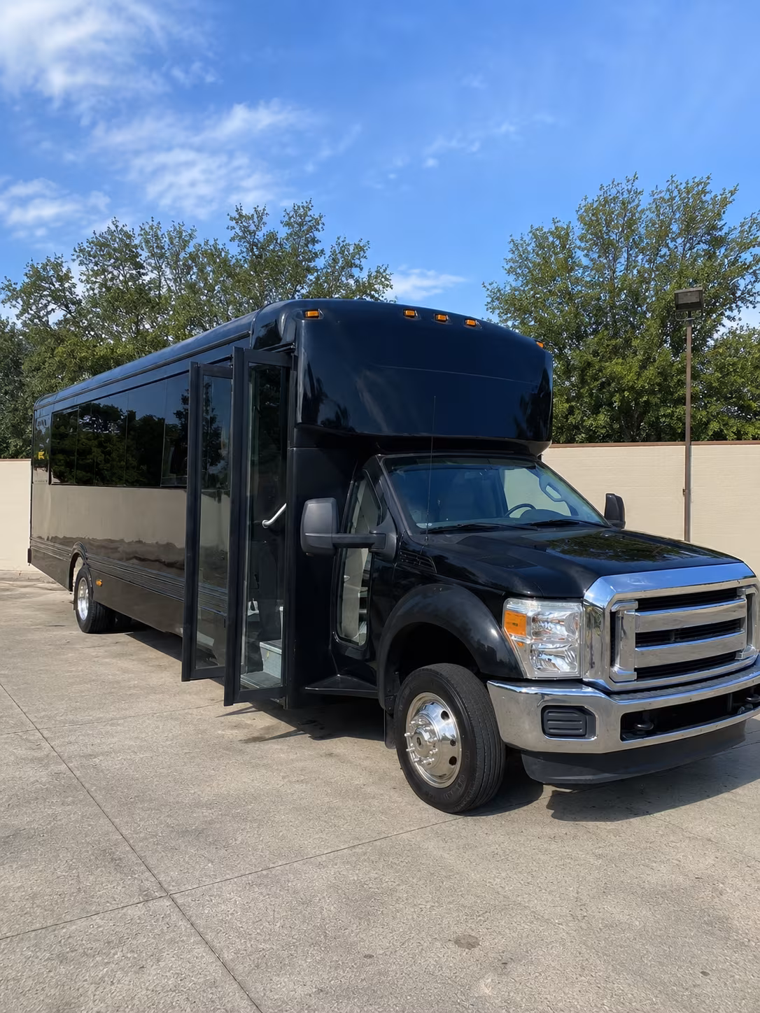 pullman 20 passenger party bus